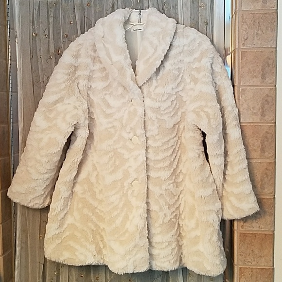 Neiman Marcus Jackets & Blazers - Neiman Marcus cream patterned faux fur coat NWOT